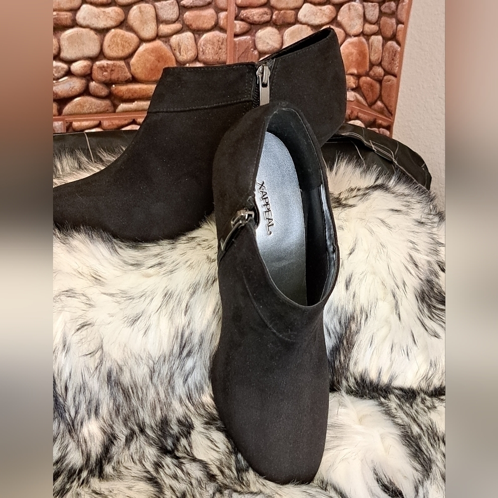 X-APPEAL Cassidy Microsuede Bootie